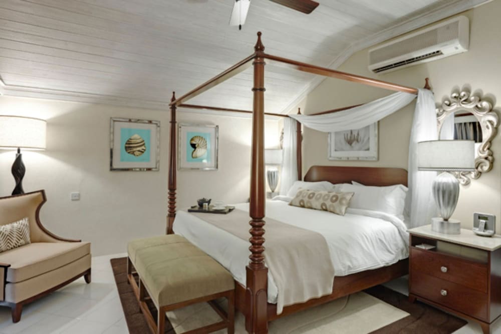 Junior Suite, 1 King Bed, Balcony, Garden View photo 2