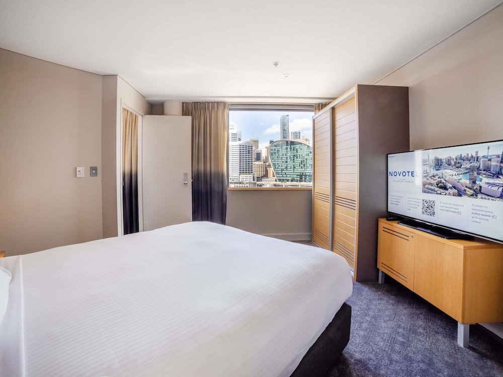 Executive Suite, 1 Double Bed (Darling Harbour Facing) thumbnail 6