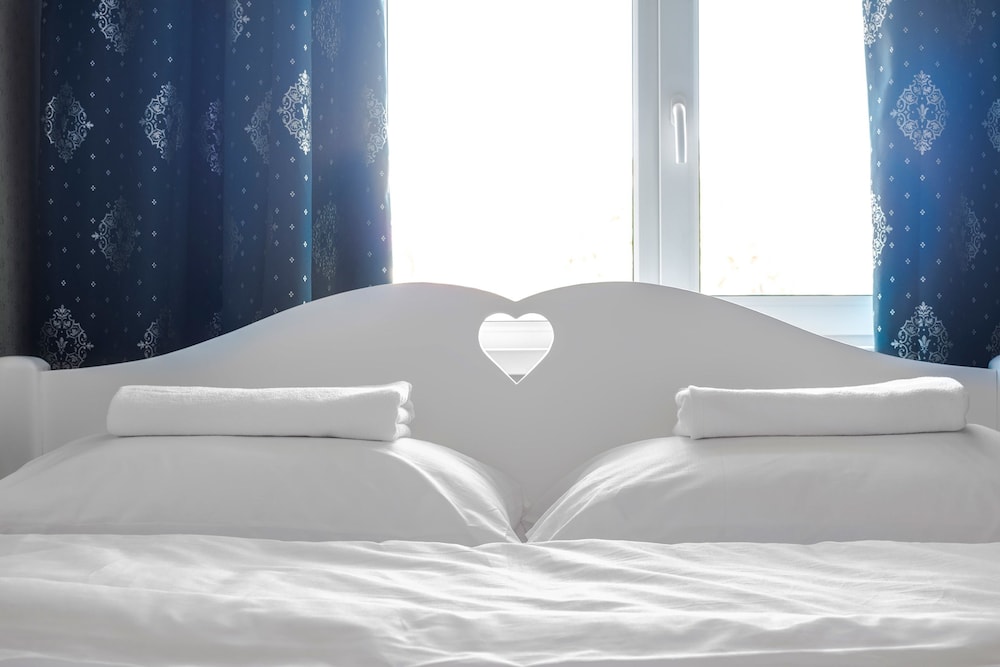 Standard Room, 1 Double Bed With Sofa Bed, Shared Bathroom photo 2