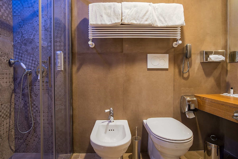 Superior Triple Room thumbnail 6