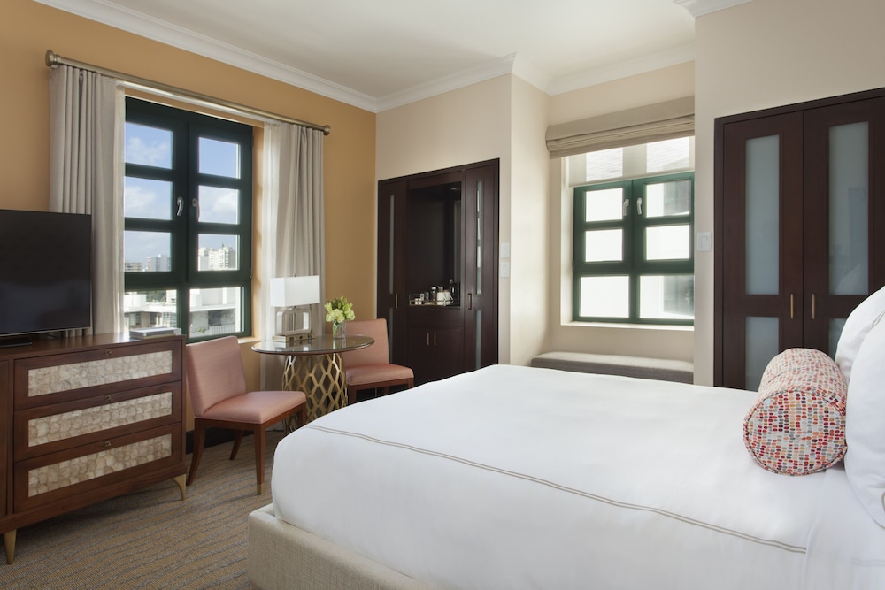 Heritage Queen Room with One Queen Bed (Non Smoking)