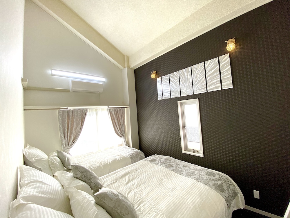 Condo (Tall House 2, with Loft) photo 2