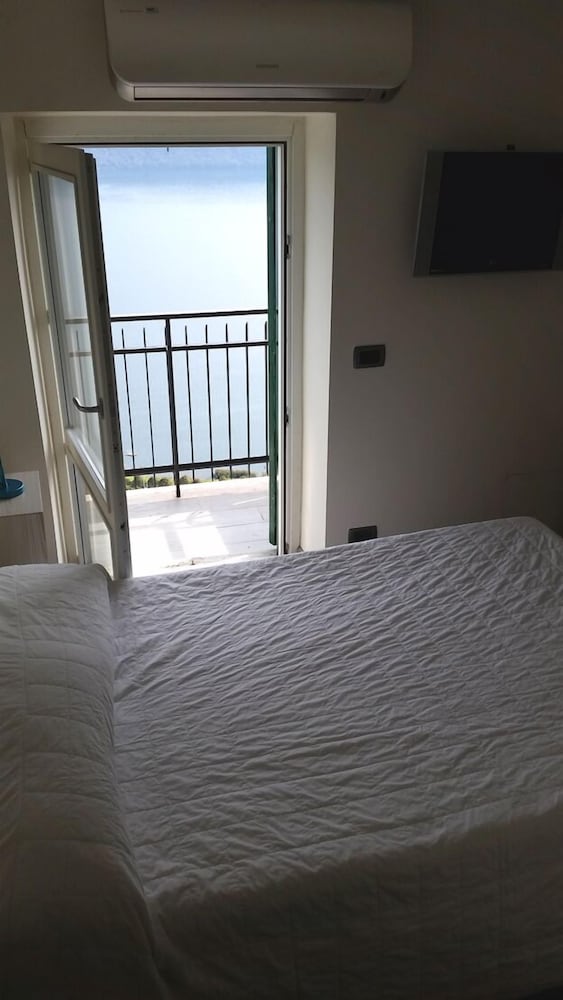 Penthouse, 2 Bedrooms, Terrace, Lake View - Photo 32