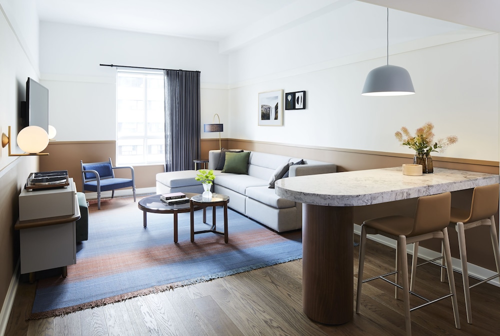 Suite, 1 Bedroom (High Floor) thumbnail 6