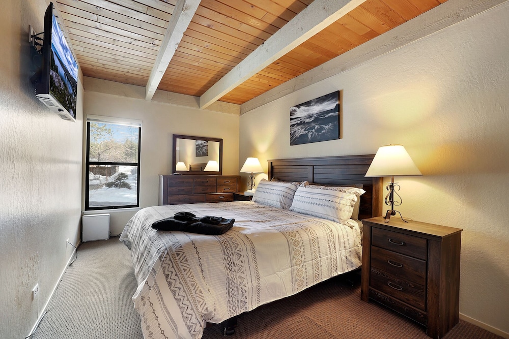 Condo, Multiple Beds, Balcony, Mountain View (Lakeland Sandy Beach Retreat) photo 2
