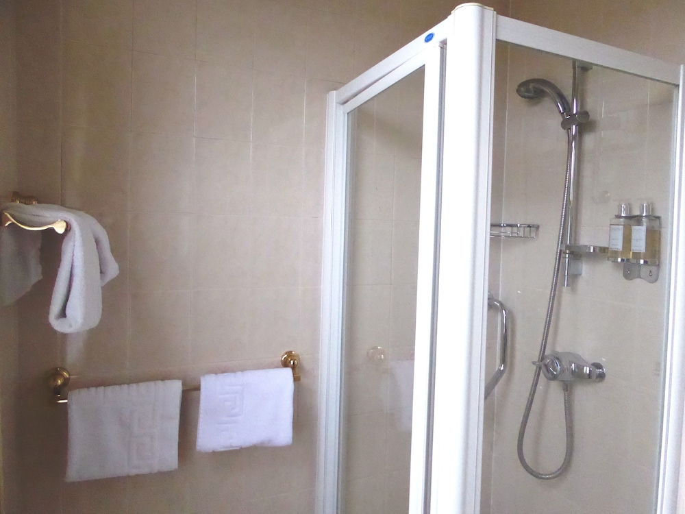 Single Room, Shared Bathroom photo 3