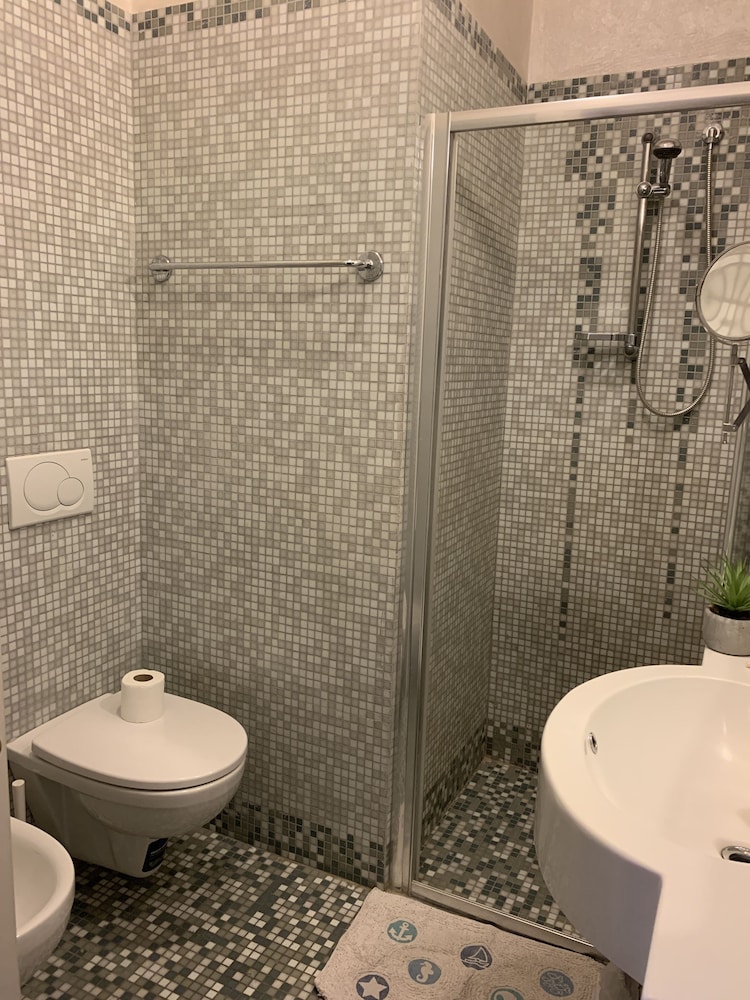 Double or Twin Room - Photo 5