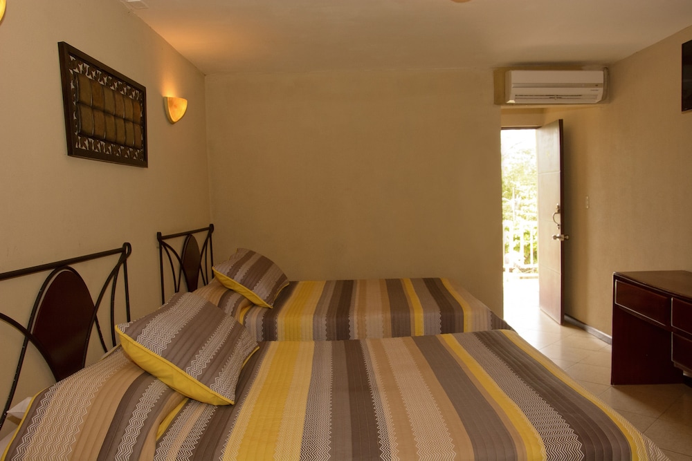 Superior Quadruple Room - Photo 13