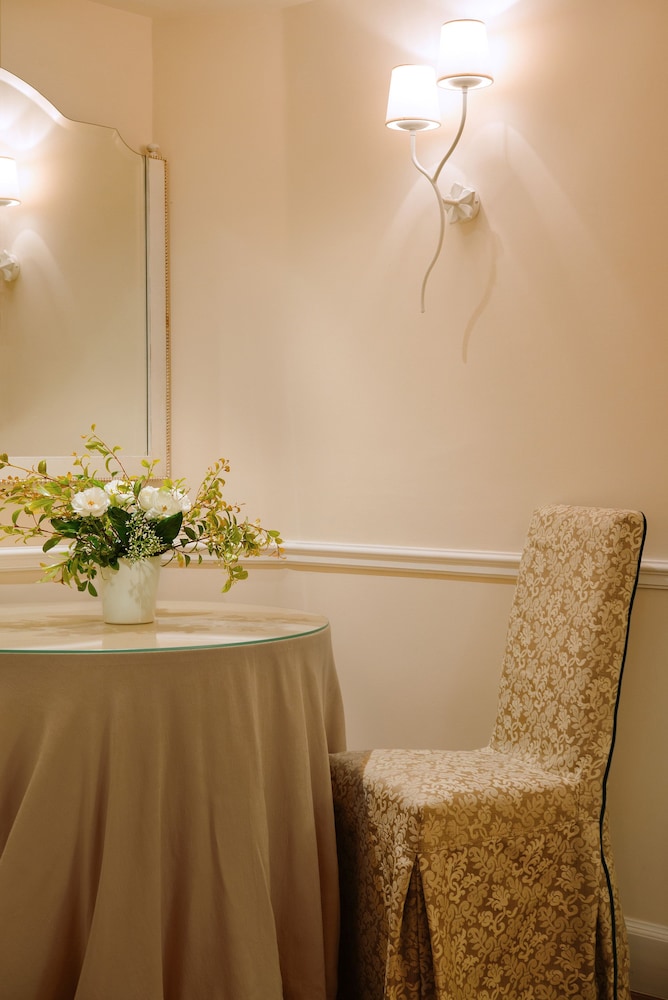 Classic Room, 1 Double or 2 Twin Beds, City View - Photo 7