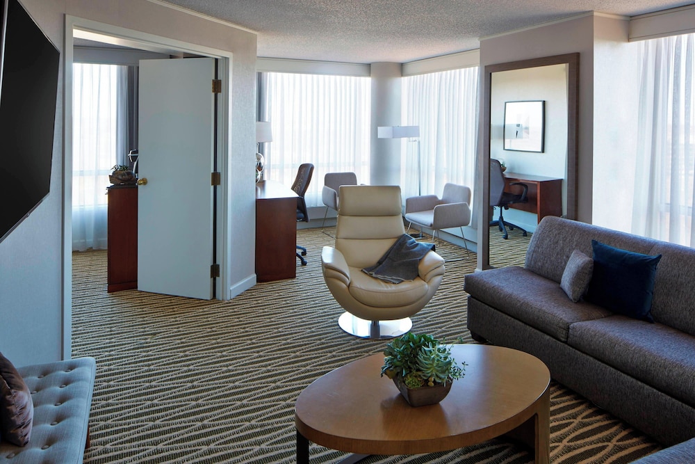 Club Suite, 1 King Bed - Photo 4