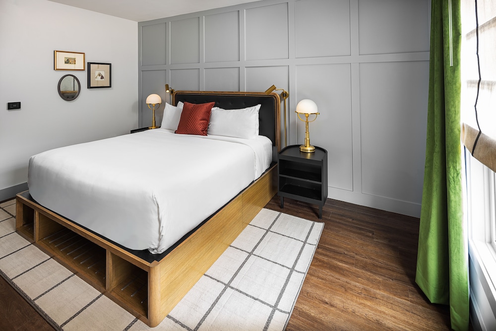 Room, 1 Queen Bed, Accessible (Hearing) - Photo 2