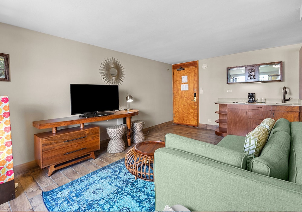 Suite, 1 Bedroom, Kitchen, City View - Photo 3