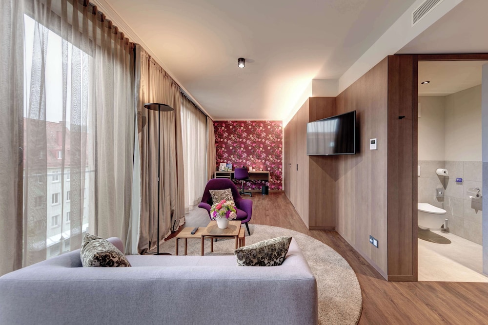 Premium Suite, 1 King Bed, Annex Building (Separate Living Room) photo 1