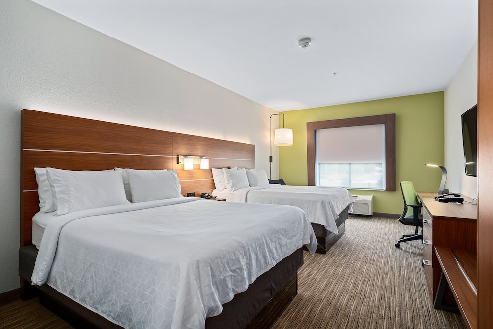 Standard Room, 2 Queen Beds - Photo 4