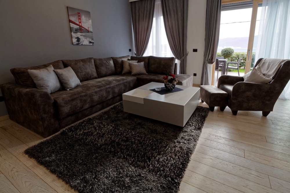 Apartment, 2 Bedrooms, Sea View photo 3