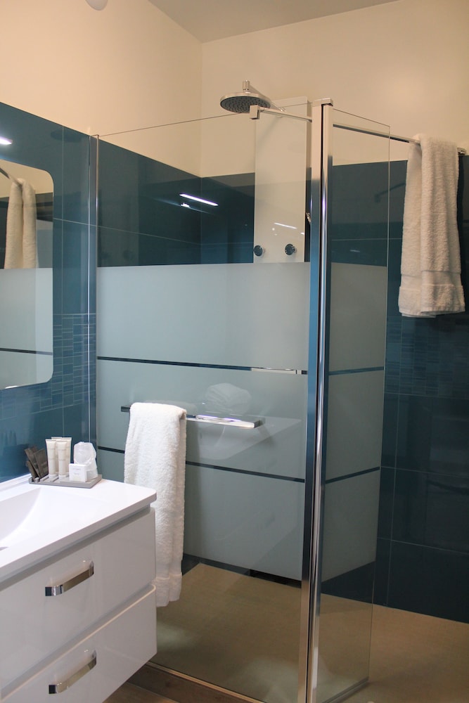 Standard Double or Twin Room photo 3