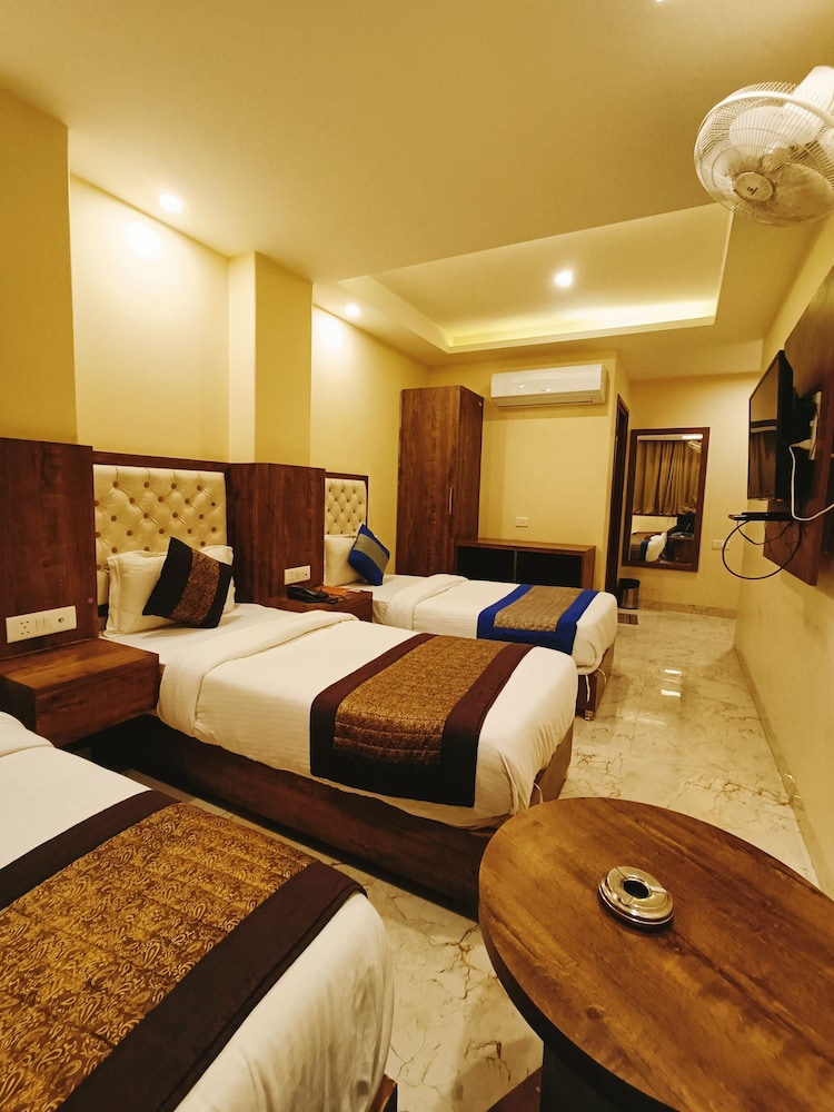 Classic Triple Room, City View - Photo 6
