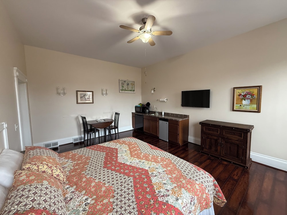Suite #3 photo 2