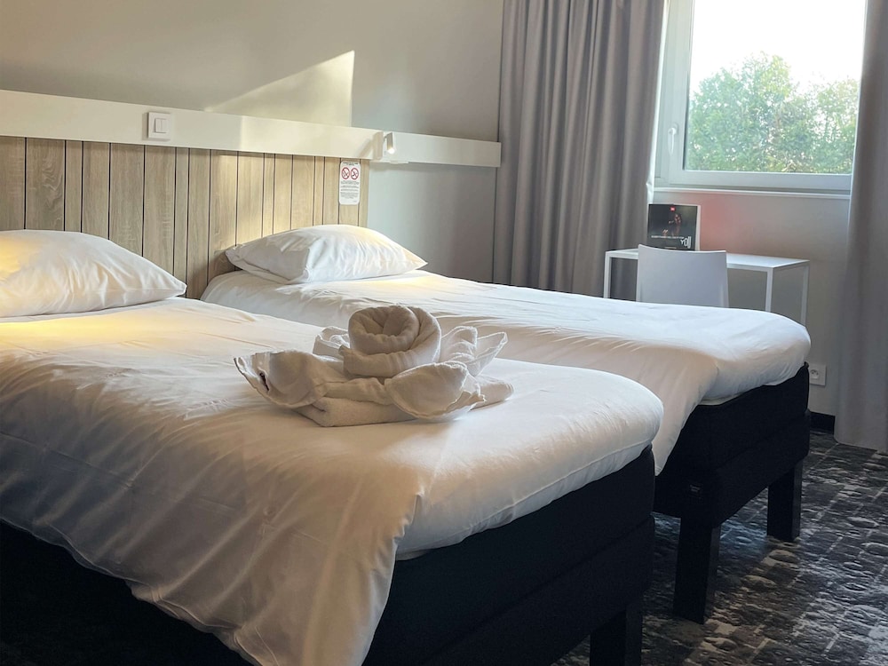 Room, 2 Twin Beds - Photo 8