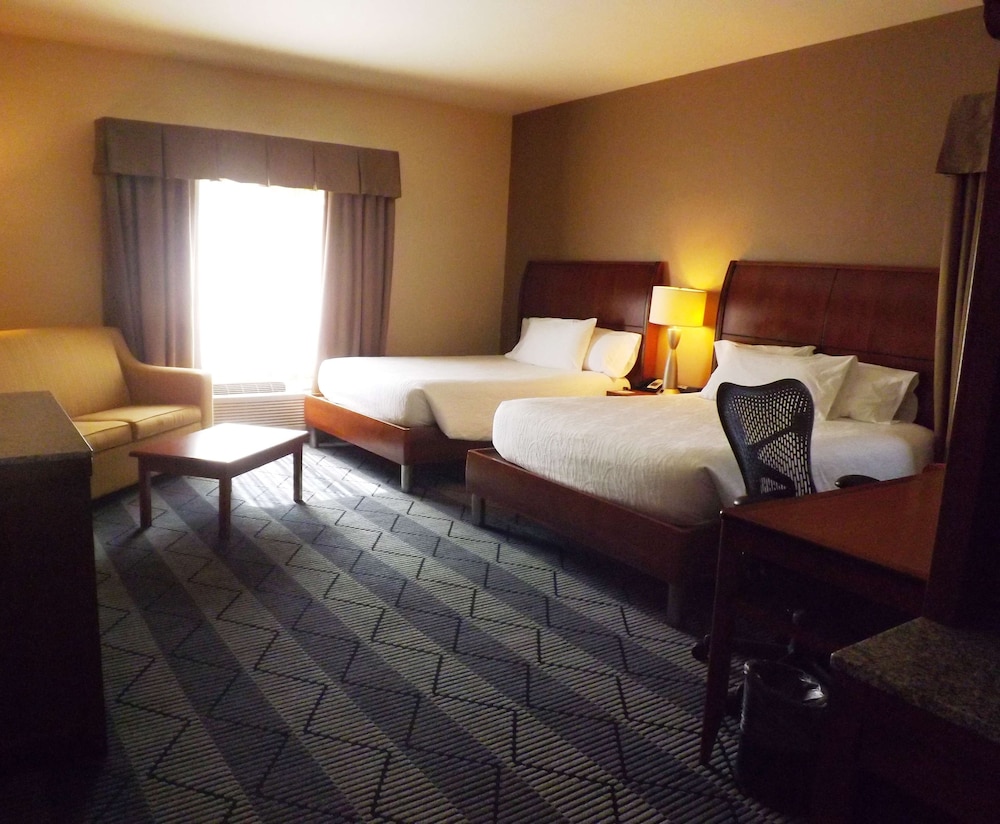 Deluxe Room, Multiple Beds - Photo 1
