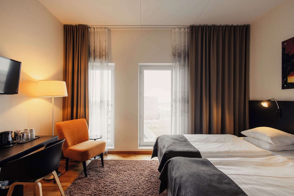 Family Room, Multiple Beds, Accessible, Non Smoking (Walk-in Shower)