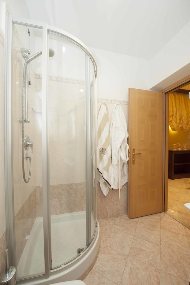 Suite - Photo 6