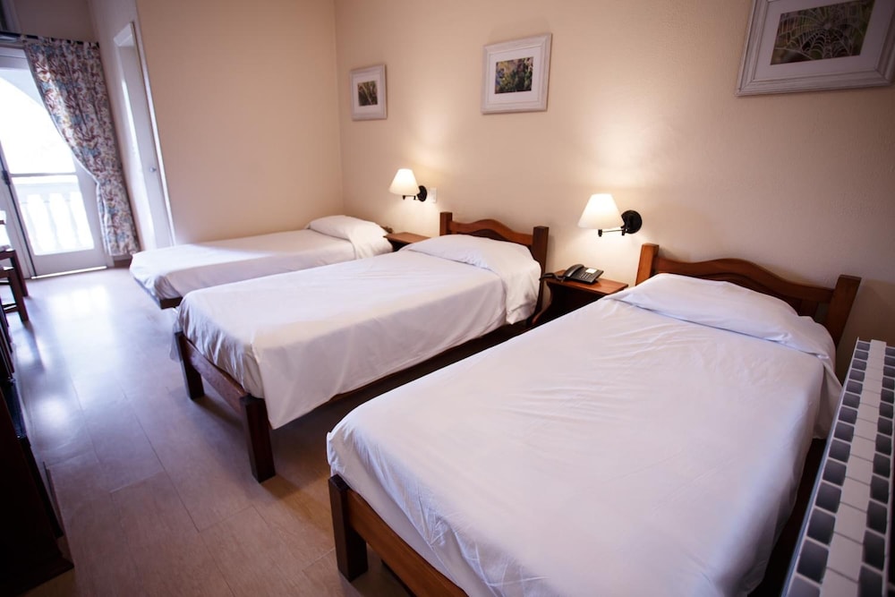 Standard Single Room, 3 Twin Beds photo 1