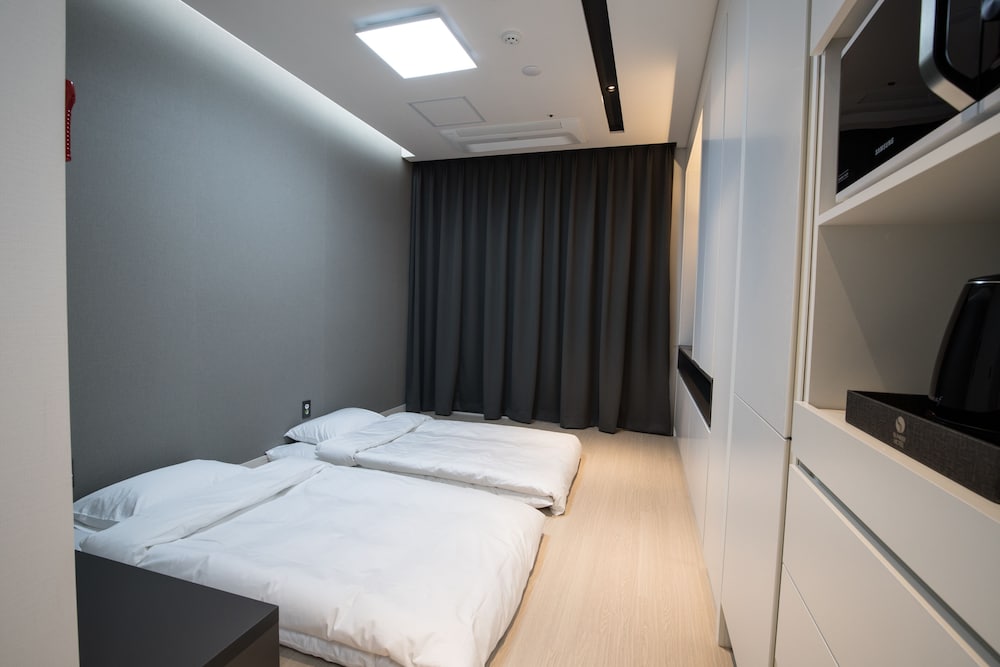 Random Room Assigned - Photo 1