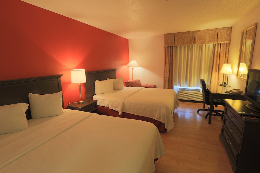 Room, 2 Queen Beds, Non Smoking - Photo 2