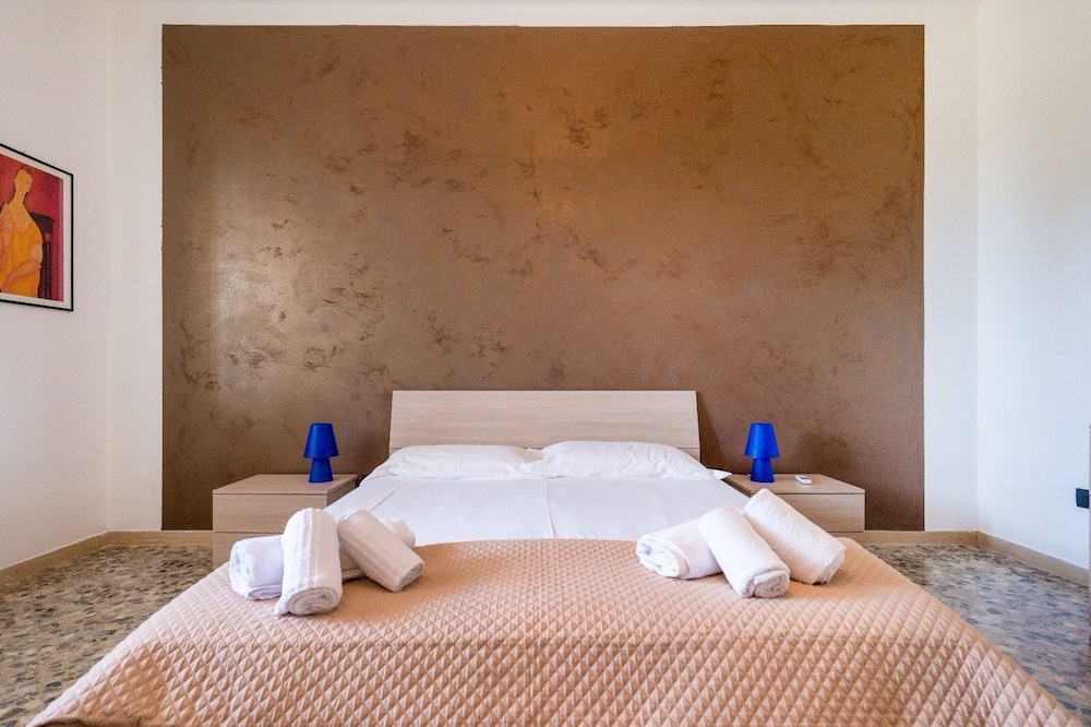 Double Room, Shared Bathroom (Relax)