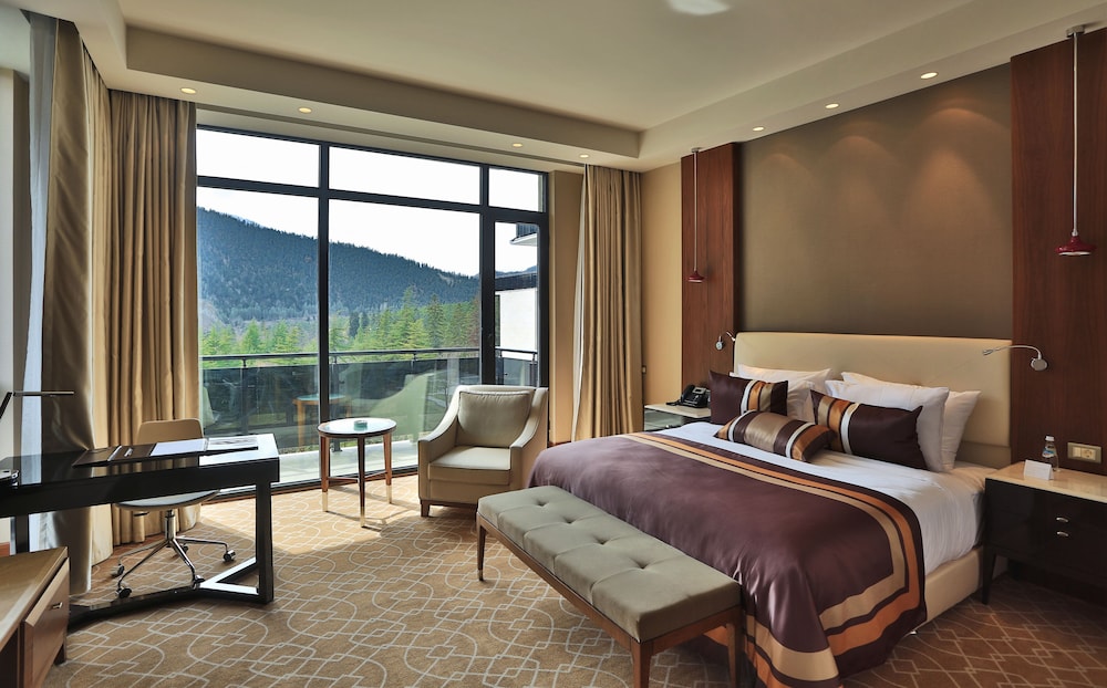 Deluxe Double Room, 1 King Bed, Balcony, Mountain View photo 1