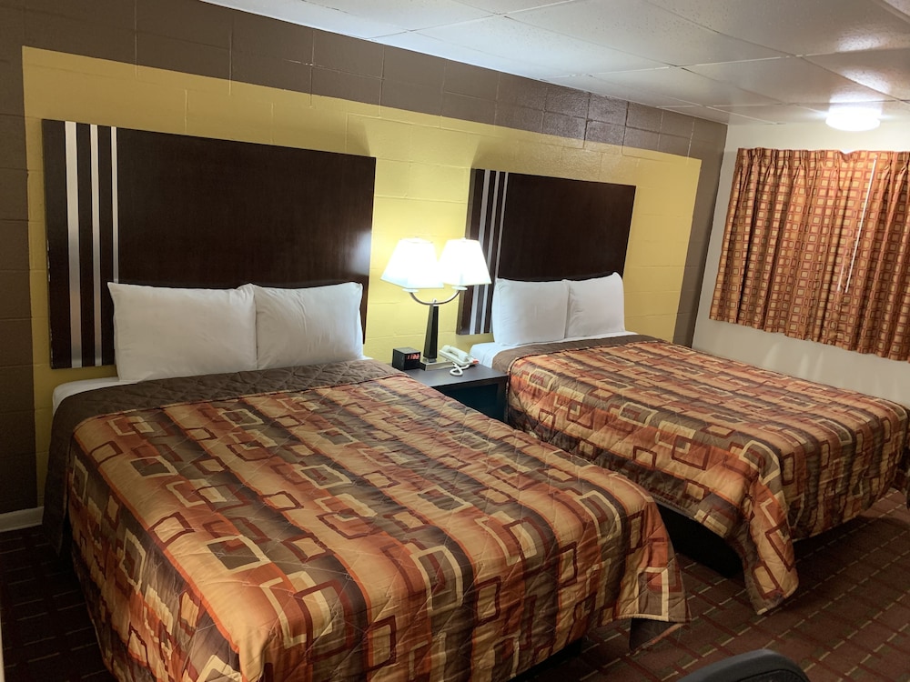 Standard Room, 2 Queen Beds, Non Smoking - Photo 1