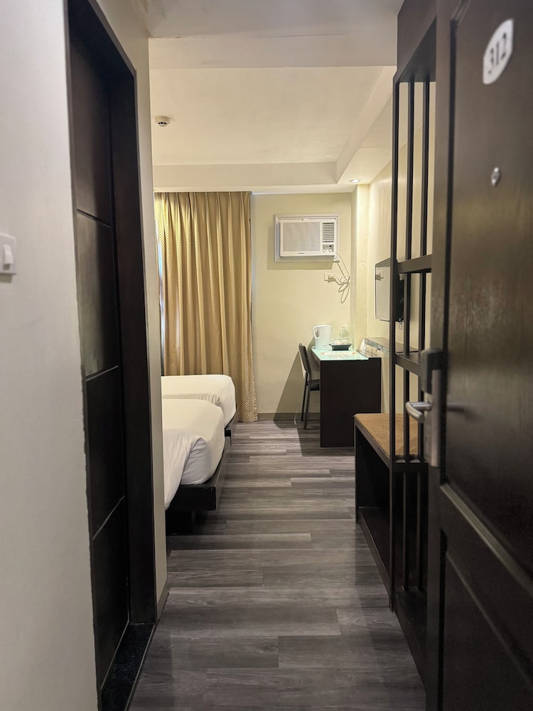Standard Twin Room - Photo 5