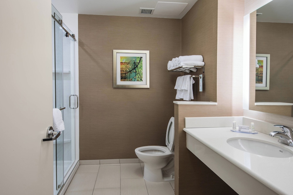 Room, 1 King Bed (Hearing Accessible) - Photo 4