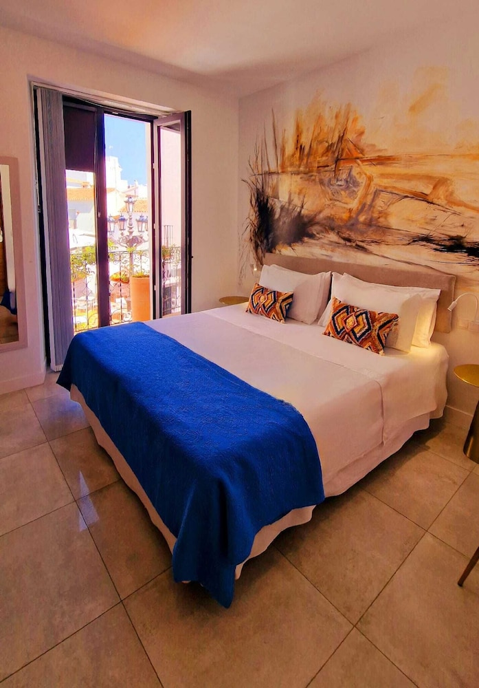 City Room - Photo 1