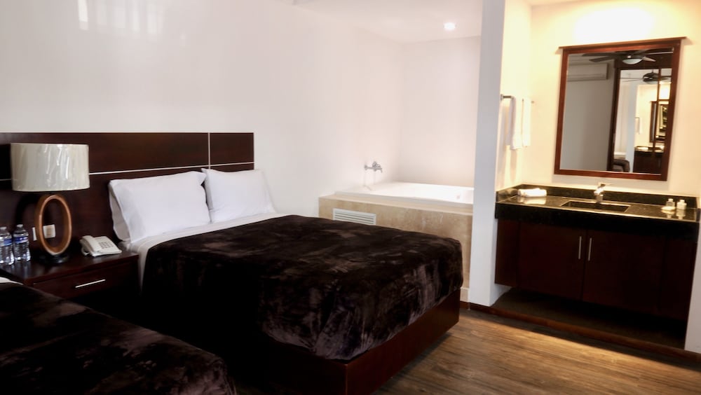 Executive Double Room, 2 Queen Beds, Hot Tub photo 3