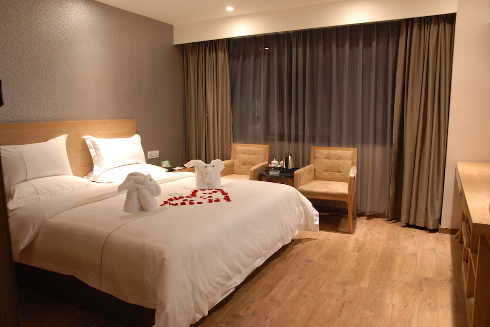 Business King Bed Room