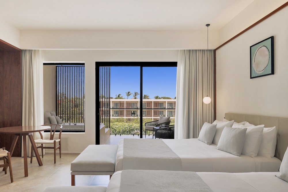 Junior Suite Pool View, 2 Double - Photo 3