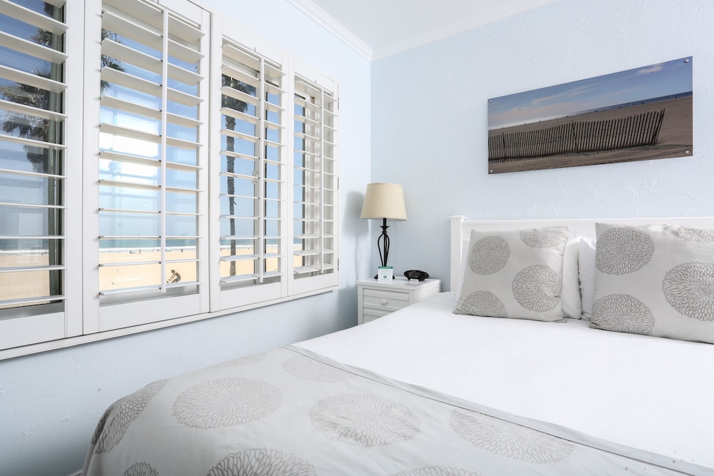 Panoramic Room, 1 Queen Bed, Non Smoking, Ocean View