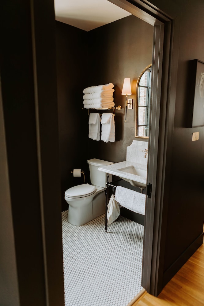 Room 1 - The Eugene - Photo 6