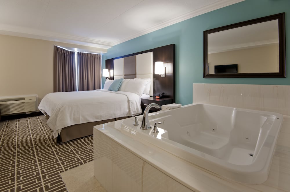 Junior Suite, 1 King Bed, Jetted Tub photo 1