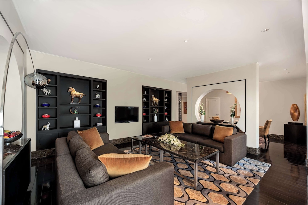 Two Bedroom Royal Suite, Evening Drinks & Canapes Section, Free Shuttle To Public Beach