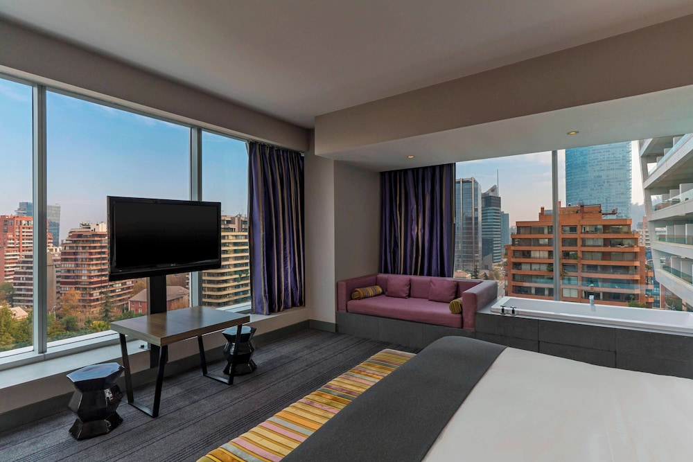 Premier Room, 1 King Bed - Photo 2