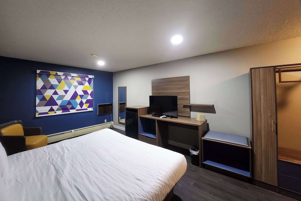 Room, 1 Queen Bed, Non Smoking - Photo 6