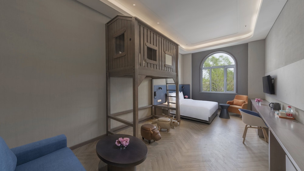 Suite, Multiple Beds (Additional Living) photo 1