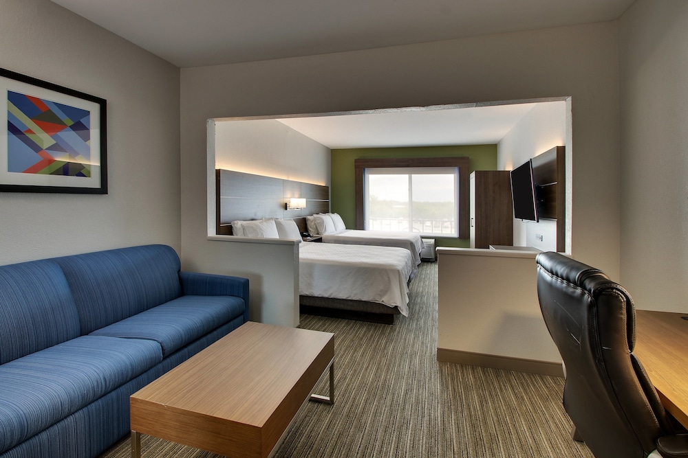 Suite, 2 Queen Beds - Photo 2