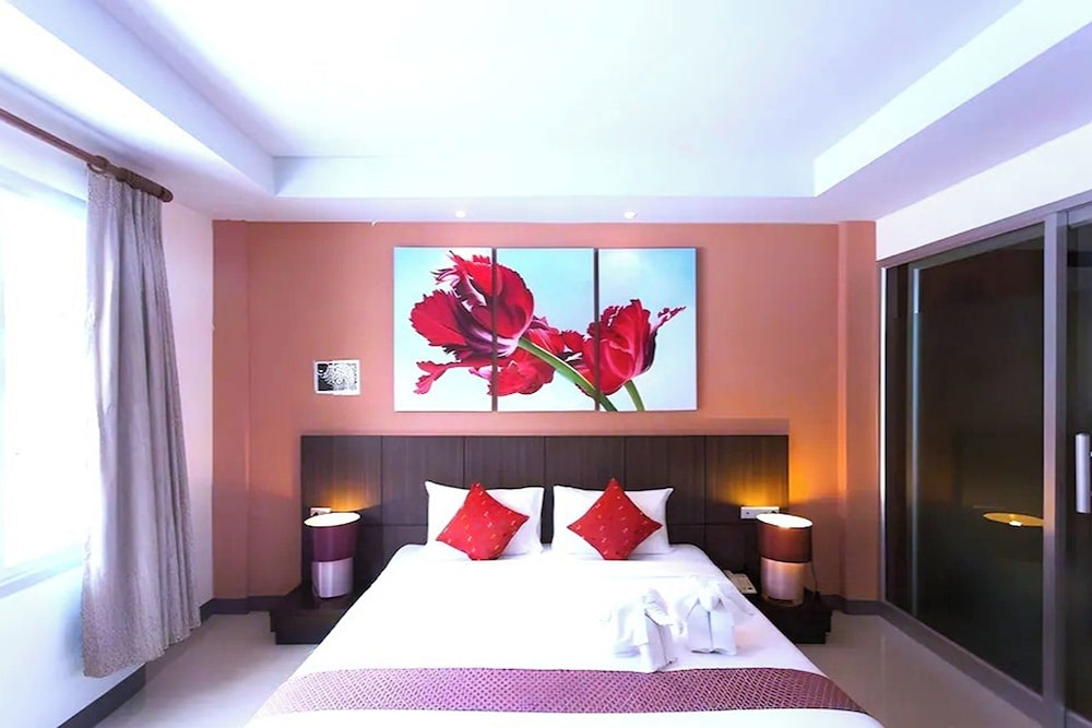 Deluxe Family Room with Jacuzzi photo 2