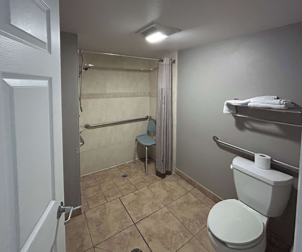 Deluxe Room, 2 Double Beds, Smoking, Refrigerator & Microwave photo 3