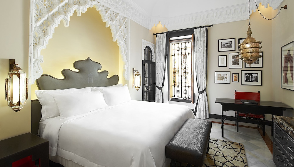 Grand Room, 1 King Bed - Photo 7