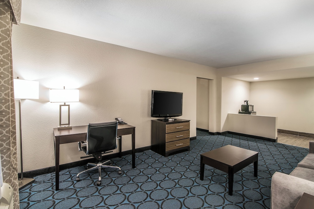 Premium Suite, 1 King Bed with Sofa bed, Mobility Accessible, Non Smoking